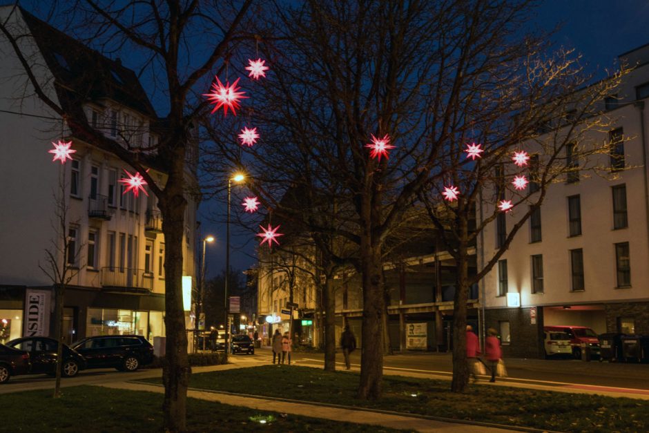 Rot leuchten die Sterne auf dem Büskerplatz